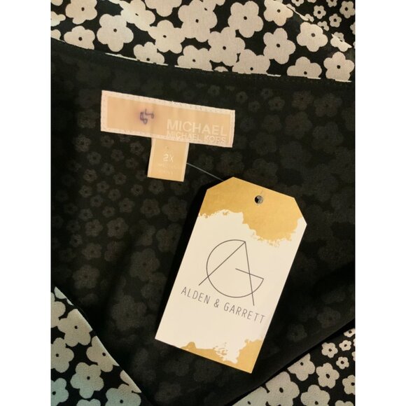 Michael Kors Black White Floral Flutter Sleeve V-Neck Top, Size 2X Plus - Picture 5 of 5